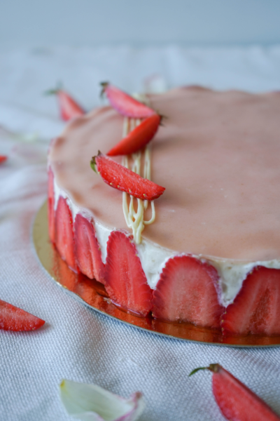Fraisier cake (French strawberry cake)